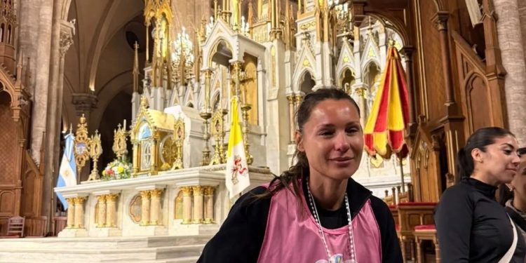 Por qué acusan a Pampita de hacer “trampa” durante la Peregrinación a Luján