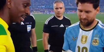 Un gesto de respeto y admiración: los significativos regalos de la Selección de Benín a Lionel Messi