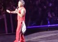 «Vi una fan con la que dormí la última vez que vine…»: la revelación de Robbie Williams en pleno show